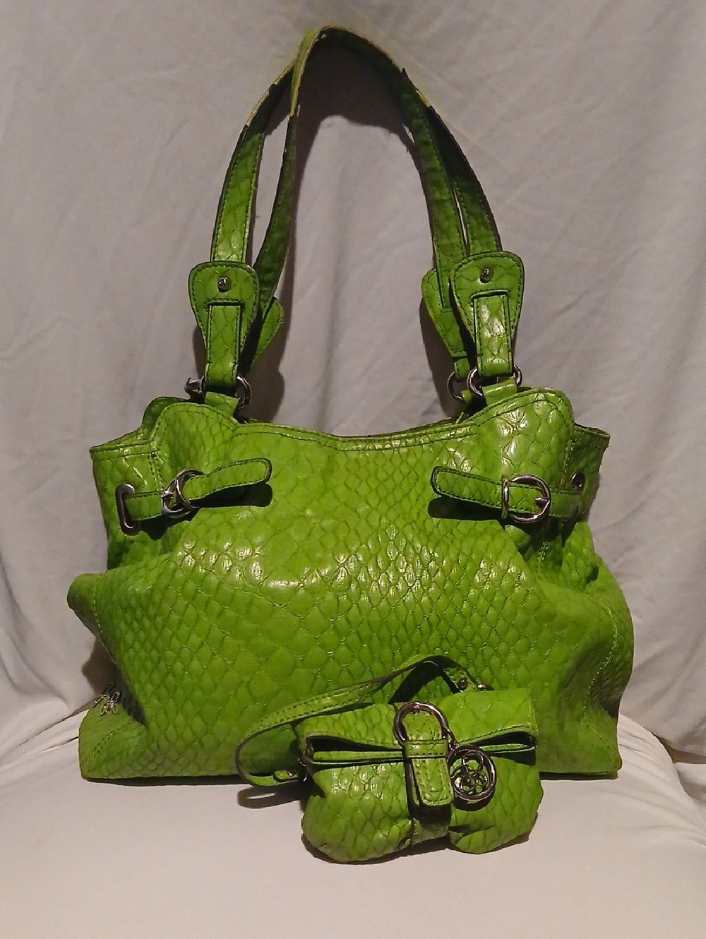 JESSICA SIMPSON Green Textured Shoulder Bag with Matching Pouch